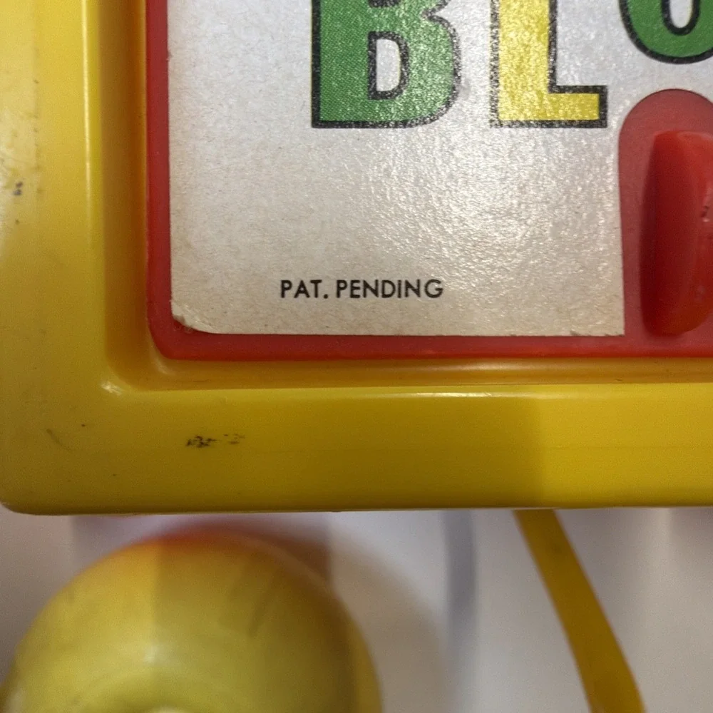 Vintage 1970 FISHER PRICE Peek-a-Boo Block Classic Pull Toy - WORKS